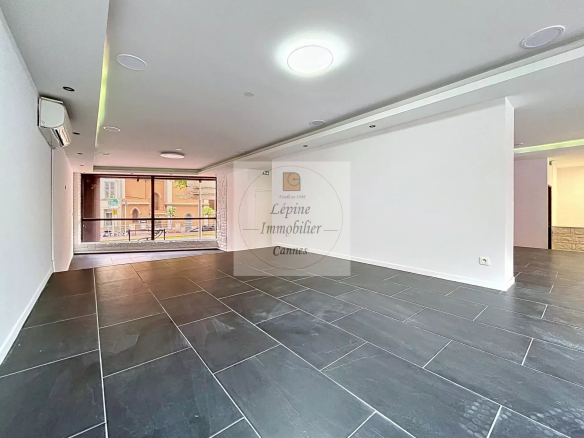 Cannes Bas Suquet, Local commercial de 195m²