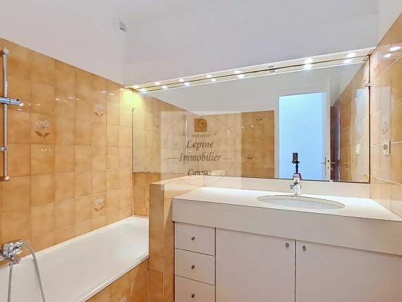 CANNES STANISLAS – 2 ROOMS 51 M² – GARAGE AND CELLAR
