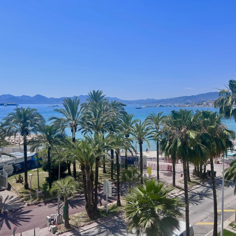 CANNES CROISETTE – 4 PIECES – VUE MER
