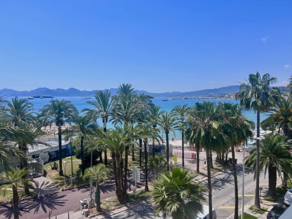 CANNES CROISETTE – 4 PIECES – VUE MER