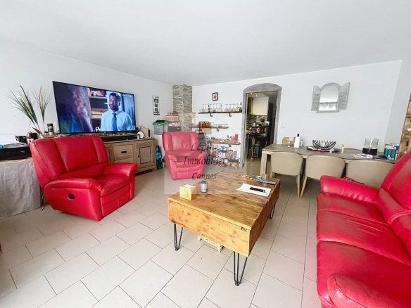 Vendu Loué !!!!  2P de 49m², terrasse et jardin 40m², 2 parkings et cave,