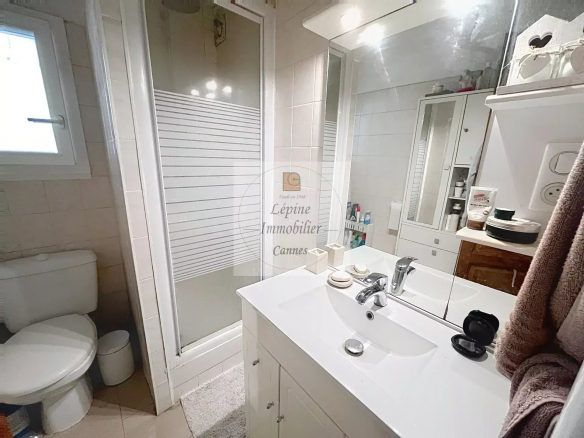 Vendu Loué !!!!  2P de 49m², terrasse et jardin 40m², 2 parkings et cave,