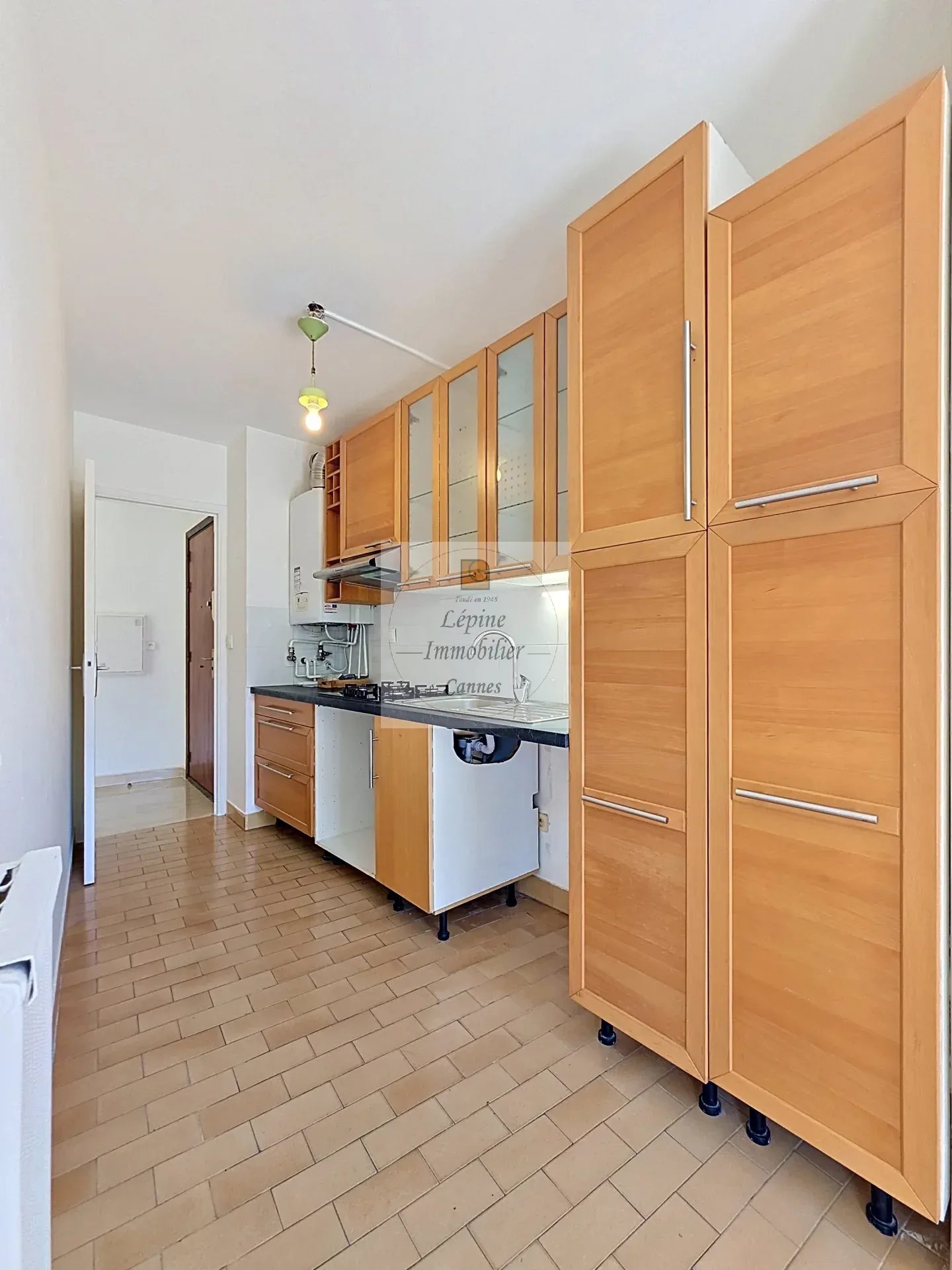 CANNES STANISLAS – 2 PIÈCES TRAVERSANT AVEC TERRASSE, GARAGE ET CAVE