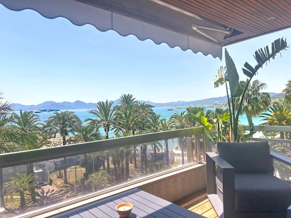 CANNES CROISETTE – 4 PIECES – VUE MER