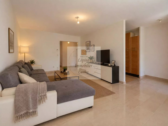 CANNES STANISLAS – 2 PIÈCES TRAVERSANT AVEC TERRASSE, GARAGE ET CAVE