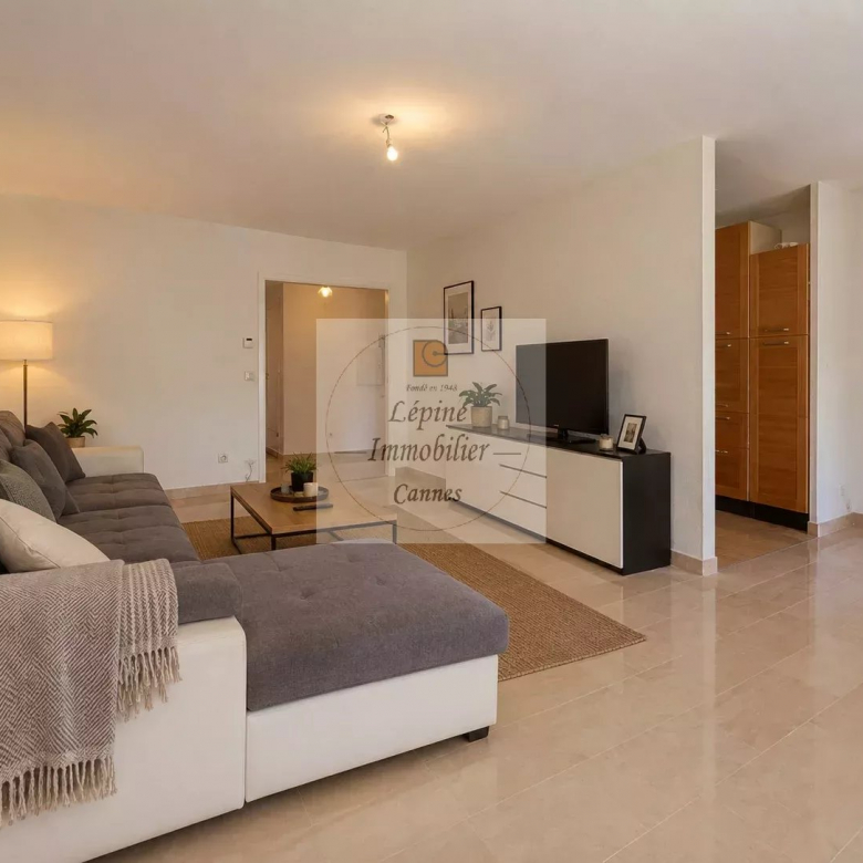 CANNES STANISLAS – 2 PIÈCES TRAVERSANT AVEC TERRASSE, GARAGE ET CAVE