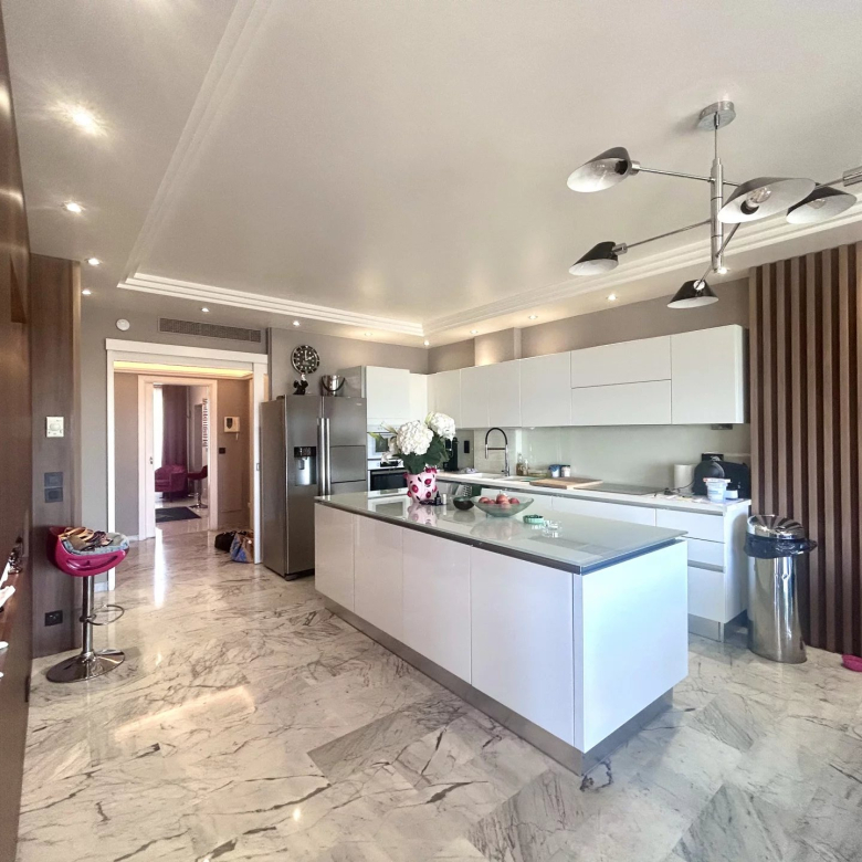 CANNES CROISETTE – 4 PIECES – VUE MER