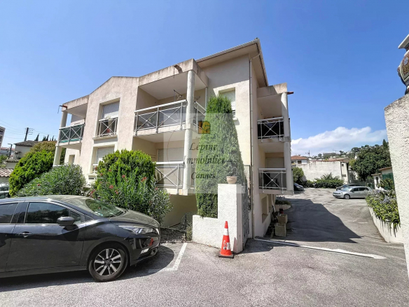Vendu Loué !!!!  2P de 49m², terrasse et jardin 40m², 2 parkings et cave,