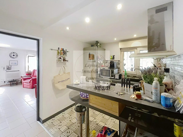 Vendu Loué !!!!  2P de 49m², terrasse et jardin 40m², 2 parkings et cave,