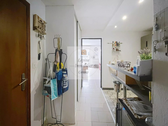 Vendu Loué !!!!  2P de 49m², terrasse et jardin 40m², 2 parkings et cave,