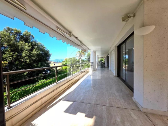 CANNES BASSE CALIFORNIE – 6 ROOMS, 250 SQM – TERRACE – 2 GARAGES