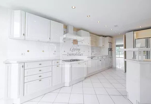 CANNES BASSE CALIFORNIE – 6 ROOMS, 250 SQM – TERRACE – 2 GARAGES