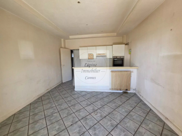CANNES CROISETTE – 2 PIÈCES AVEC TERRASSE DE 25 M²