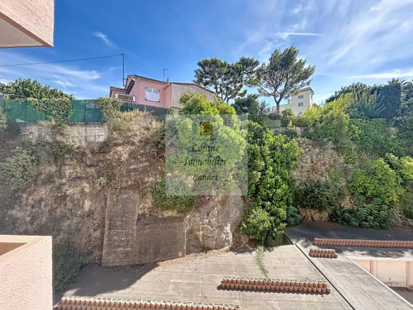 LE CANNET – 2 PIECES – A RENOVER