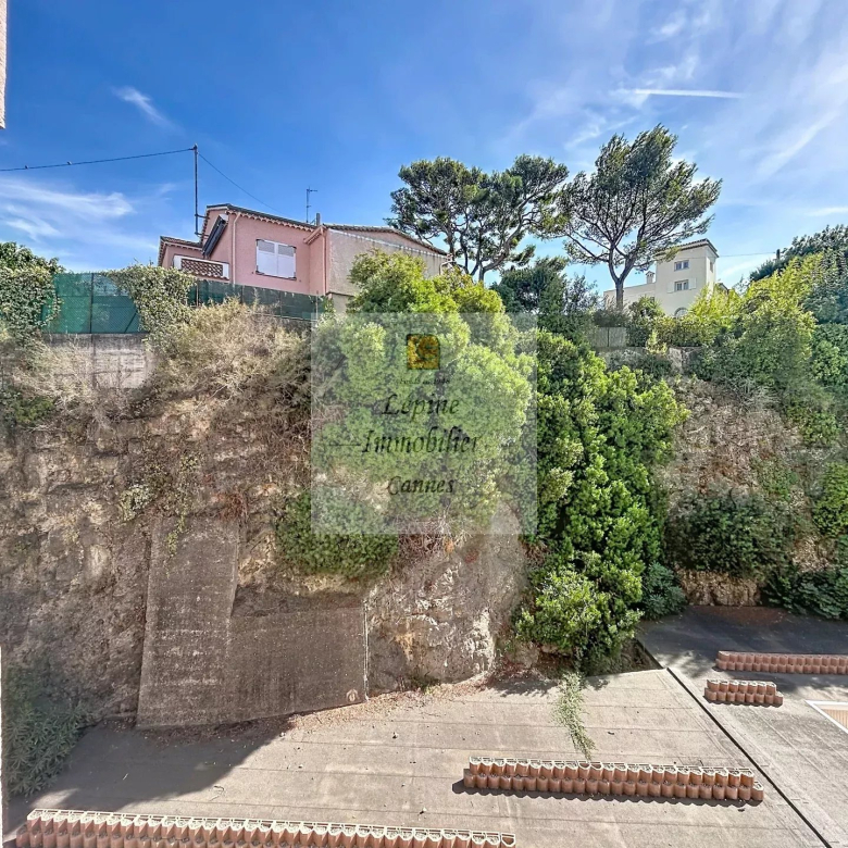 LE CANNET – 2 PIECES – A RENOVER