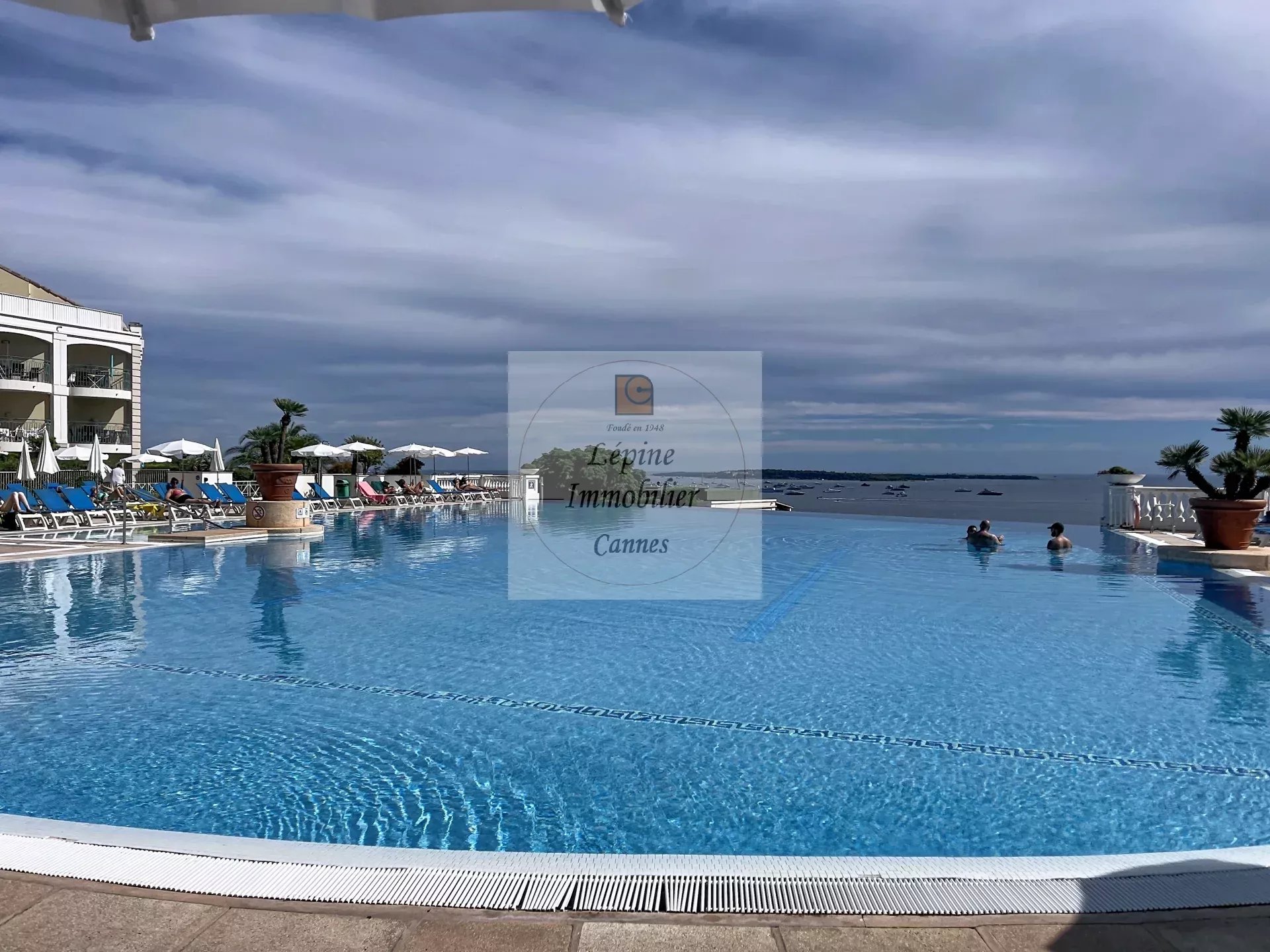 Cannes, Croix des Gardes, Villa Francia, 2/3P de 33.78m² en RDJ avec Parking sous sol.