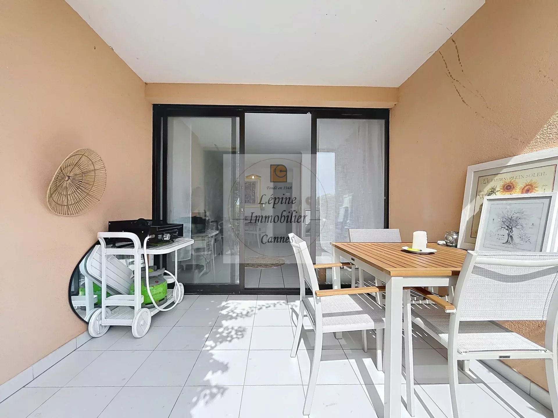 Cannes, Croix des Gardes, Villa Francia, 2/3P de 33.78m² en RDJ avec Parking sous sol.