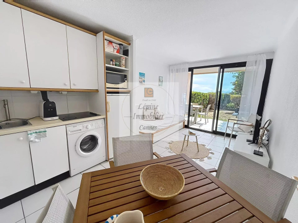 Cannes, Croix des Gardes, Villa Francia, 2/3P de 33.78m² en RDJ avec Parking sous sol.