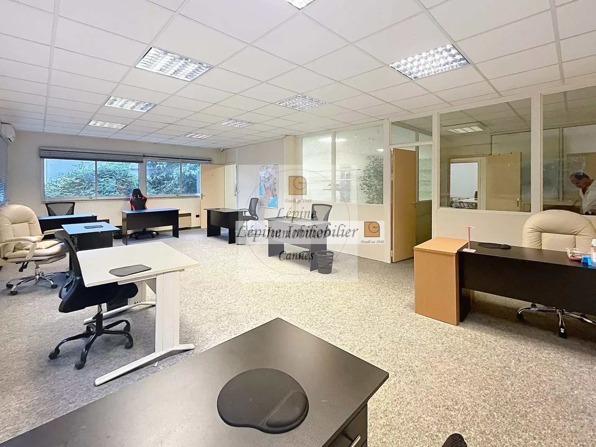 MOUGINS – CHEMIN DES CAMPELIÈRES – BUREAUX 180 M² – 4 PARKINGS