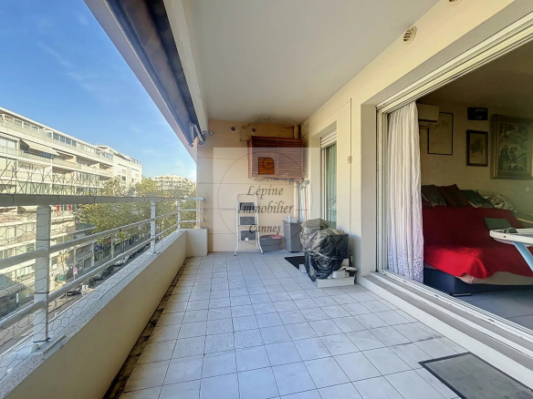 CANNES CARNOT – 2 PIECES – A RENOVER