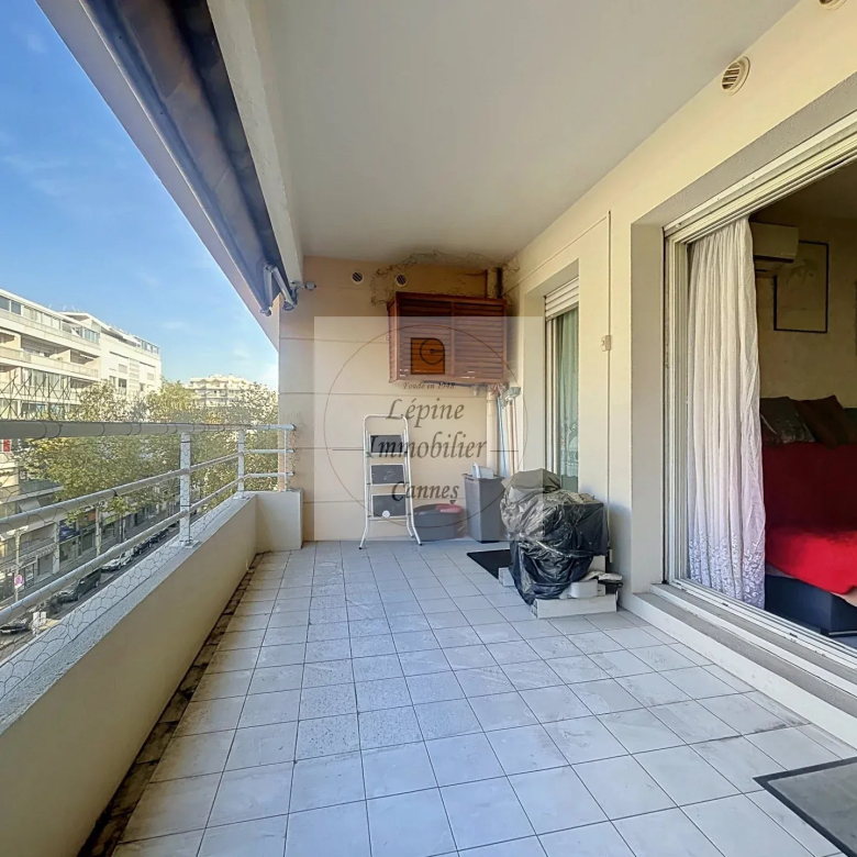 CANNES CARNOT – 2 PIECES – A RENOVER