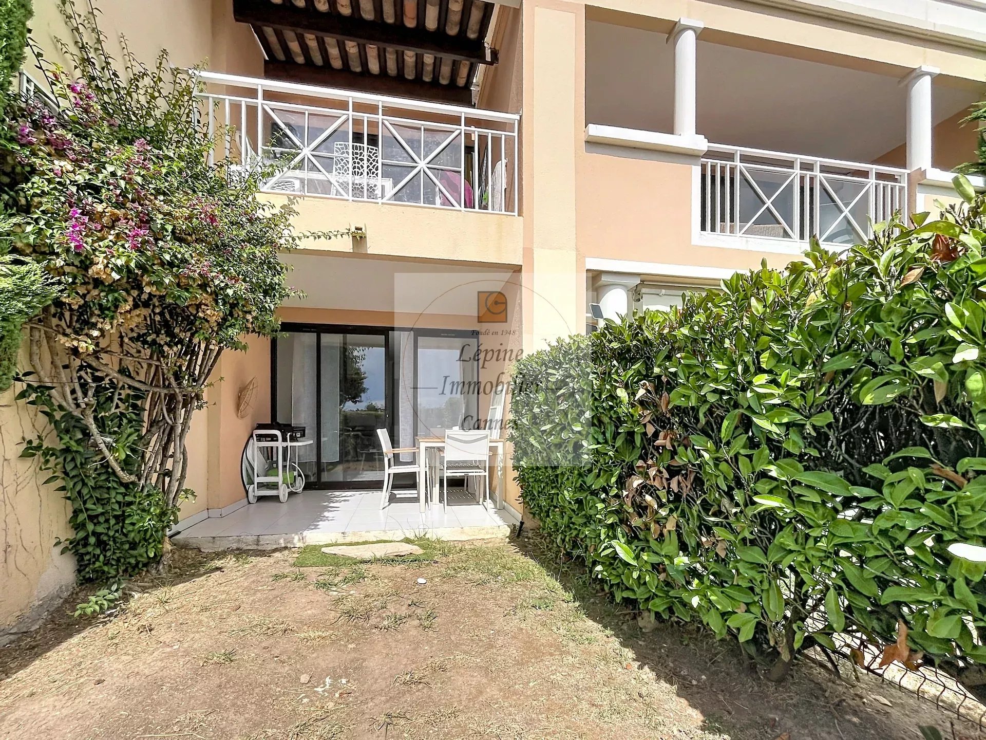 Cannes, Croix des Gardes, Villa Francia, 2/3P de 33.78m² en RDJ avec Parking sous sol.