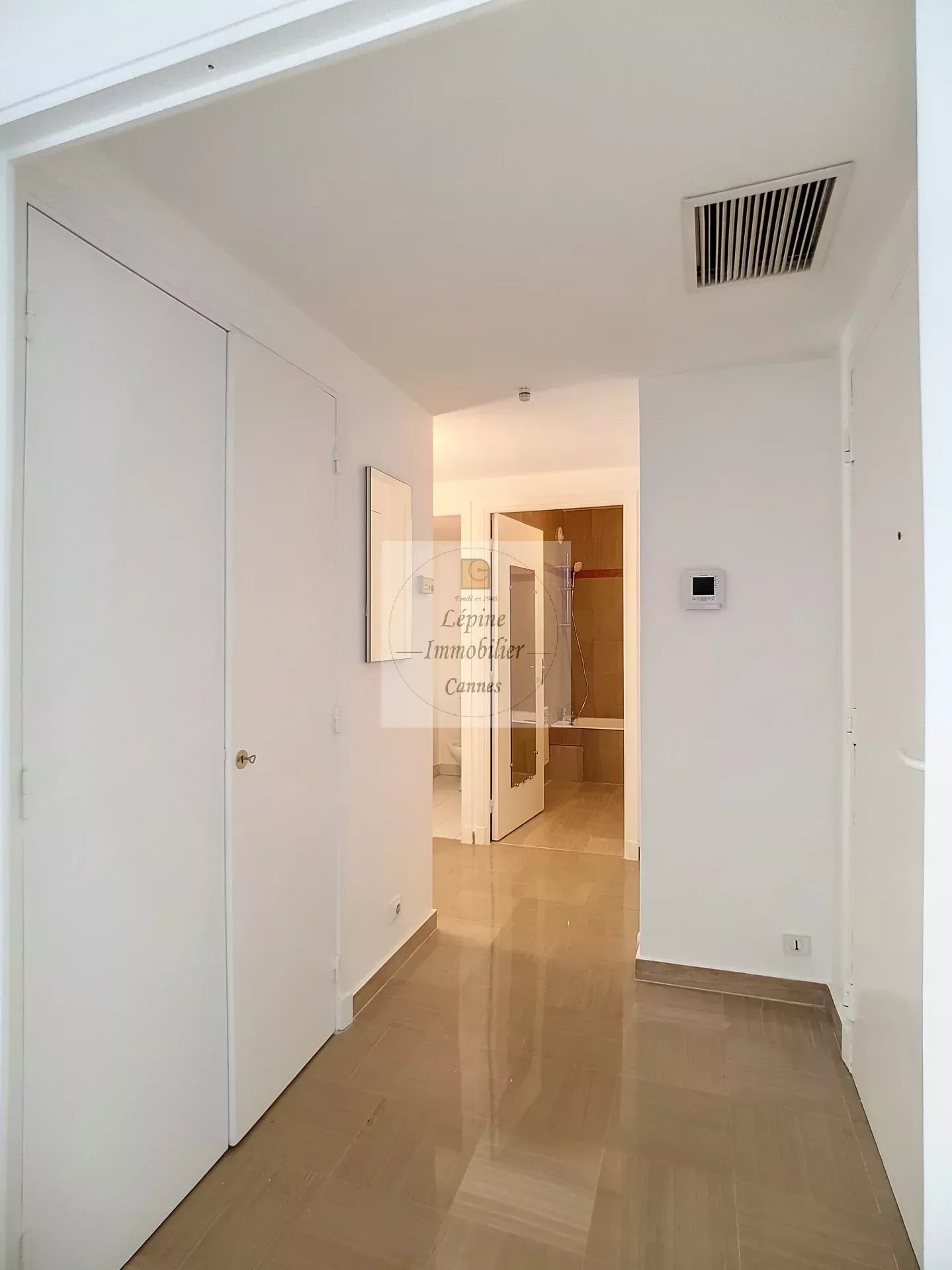 CANNES, BASSE CALIFORNIE, 2P DE 53M² PARKING, CAVE, PISCINE
