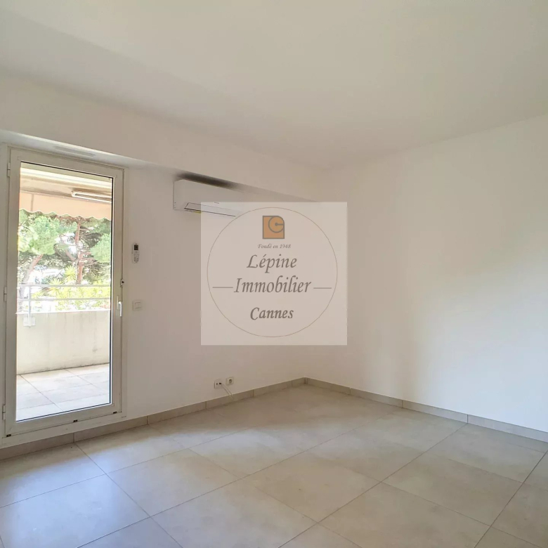 CANNES, BASSE CALIFORNIE, 2P DE 53M² PARKING, CAVE, PISCINE