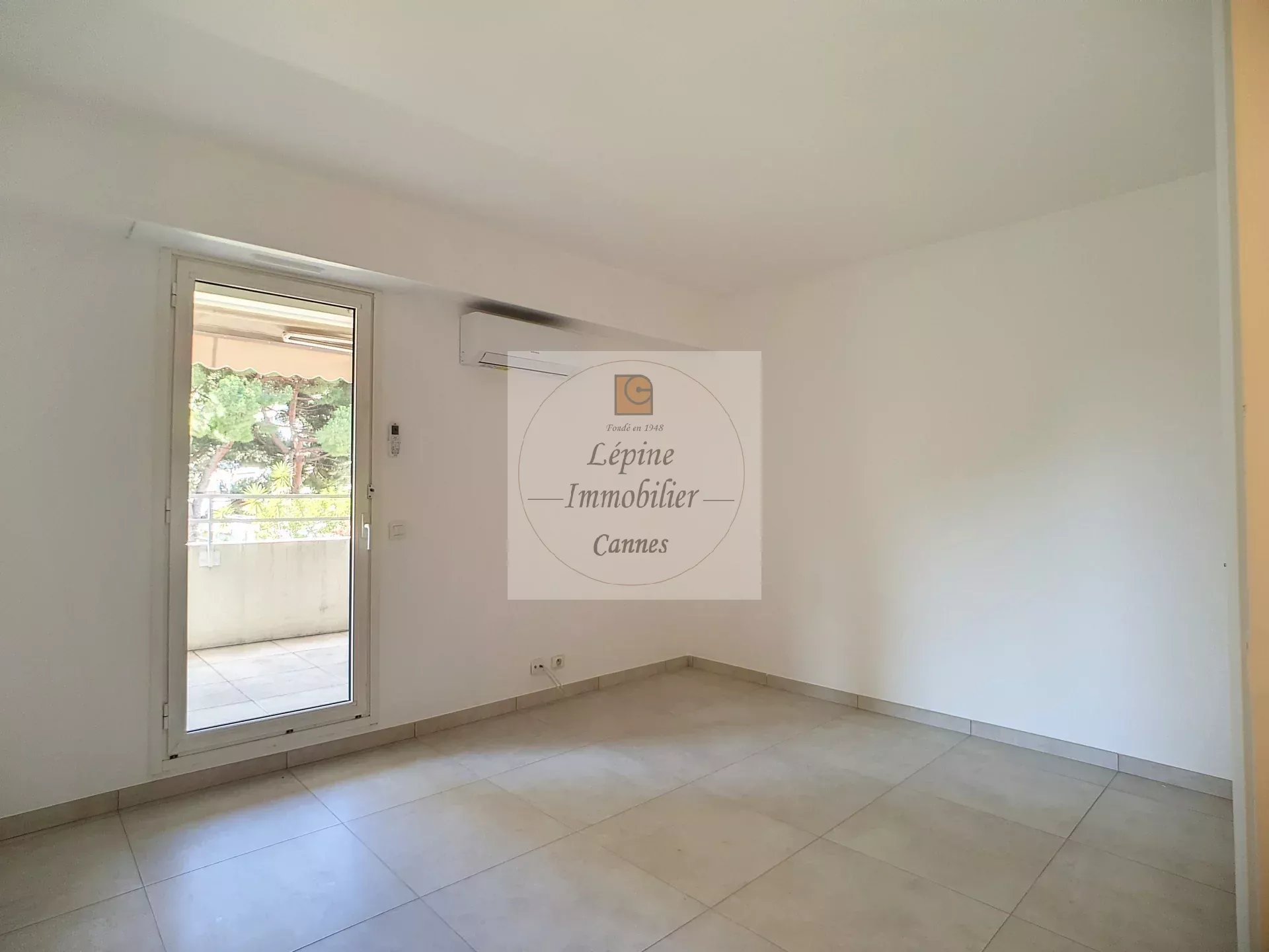 CANNES, BASSE CALIFORNIE, 2P DE 53M² PARKING, CAVE, PISCINE