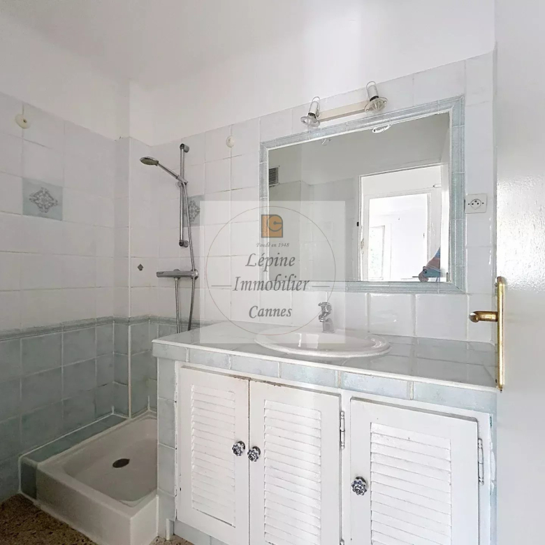 LE CANNET – 2 PIECES – A RENOVER