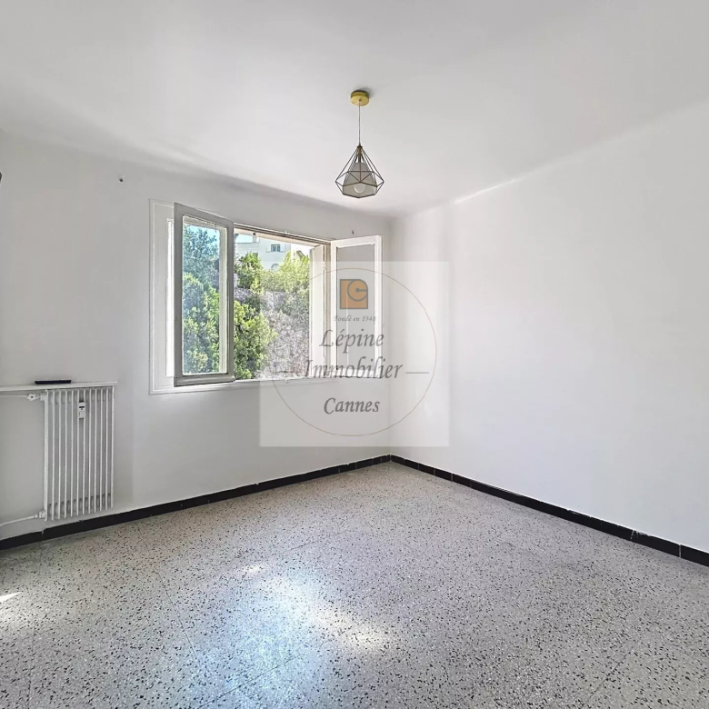 LE CANNET – 2 PIECES – A RENOVER