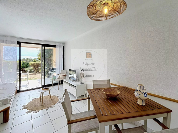 Cannes, Croix des Gardes, Villa Francia, 2/3P de 33.78m² en RDJ avec Parking sous sol.