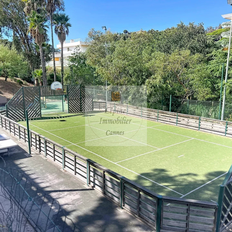 Cannes, Croix des Gardes, Villa Francia, 2/3P de 33.78m² en RDJ avec Parking sous sol.
