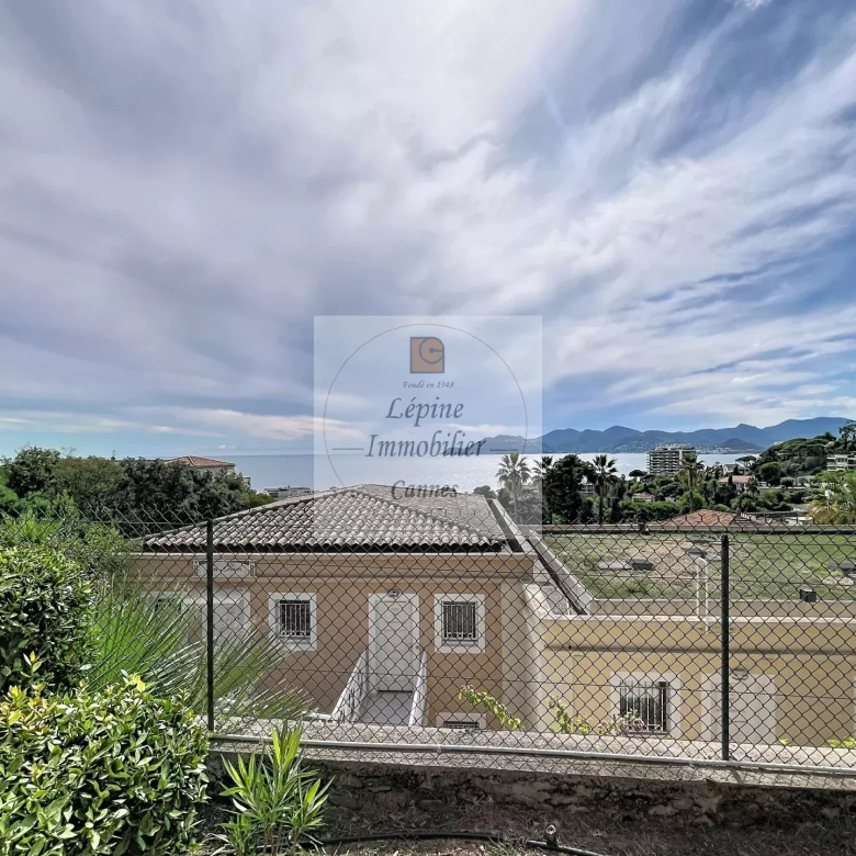 Cannes, Croix des Gardes, Villa Francia, 2/3P de 33.78m² en RDJ avec Parking sous sol.