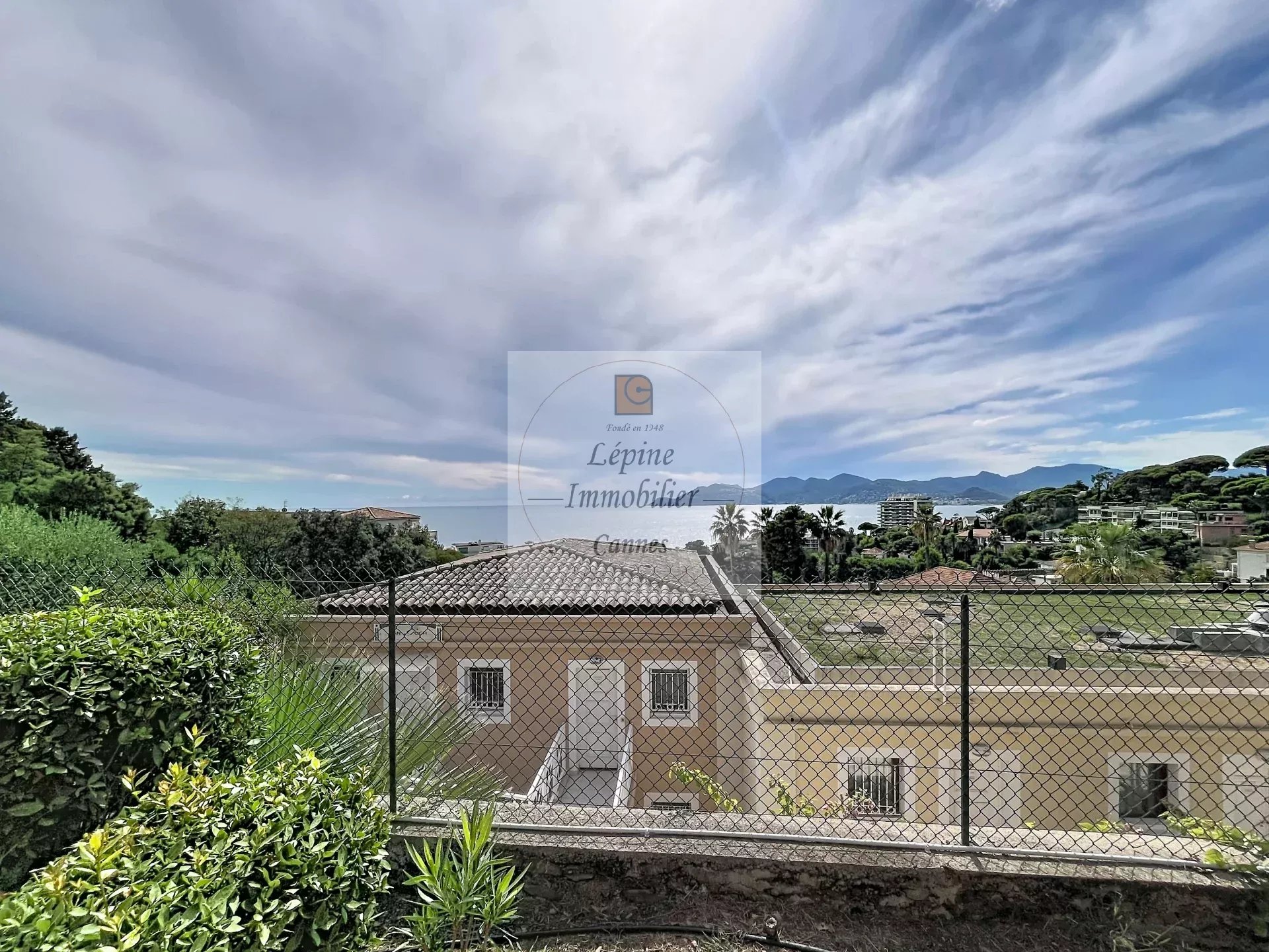 Cannes, Croix des Gardes, Villa Francia, 2/3P de 33.78m² en RDJ avec Parking sous sol.