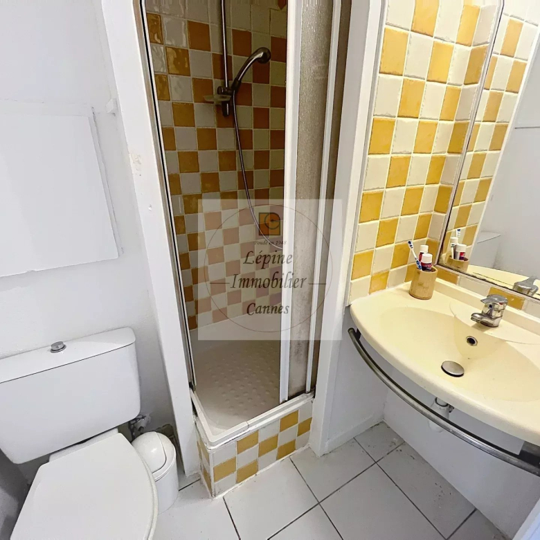 Cannes, Croix des Gardes, Villa Francia, 2/3P de 33.78m² en RDJ avec Parking sous sol.
