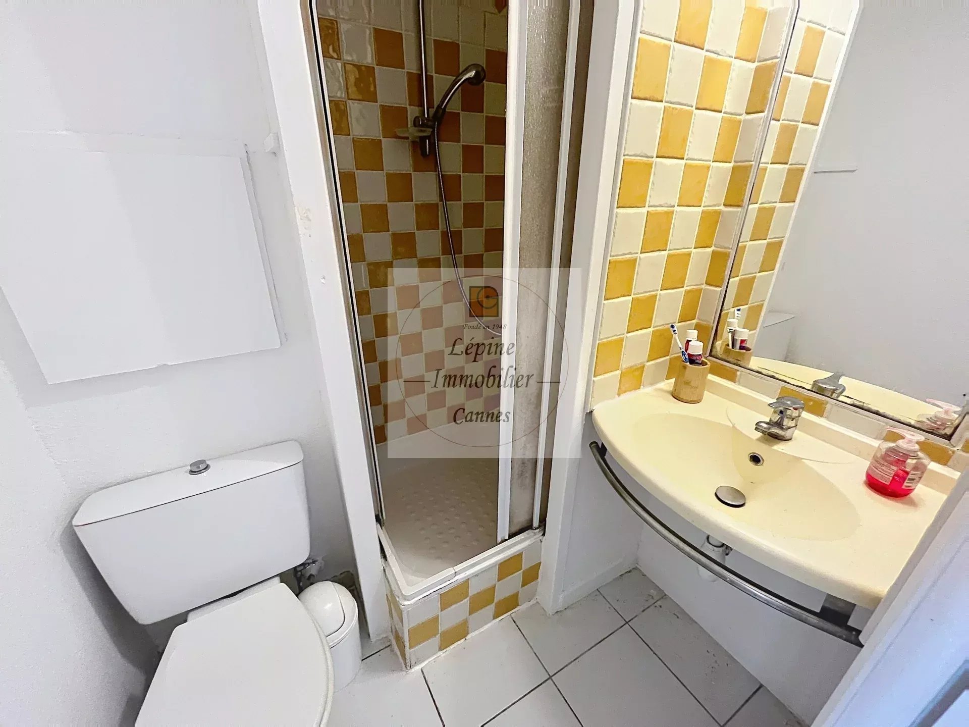 Cannes, Croix des Gardes, Villa Francia, 2/3P de 33.78m² en RDJ avec Parking sous sol.