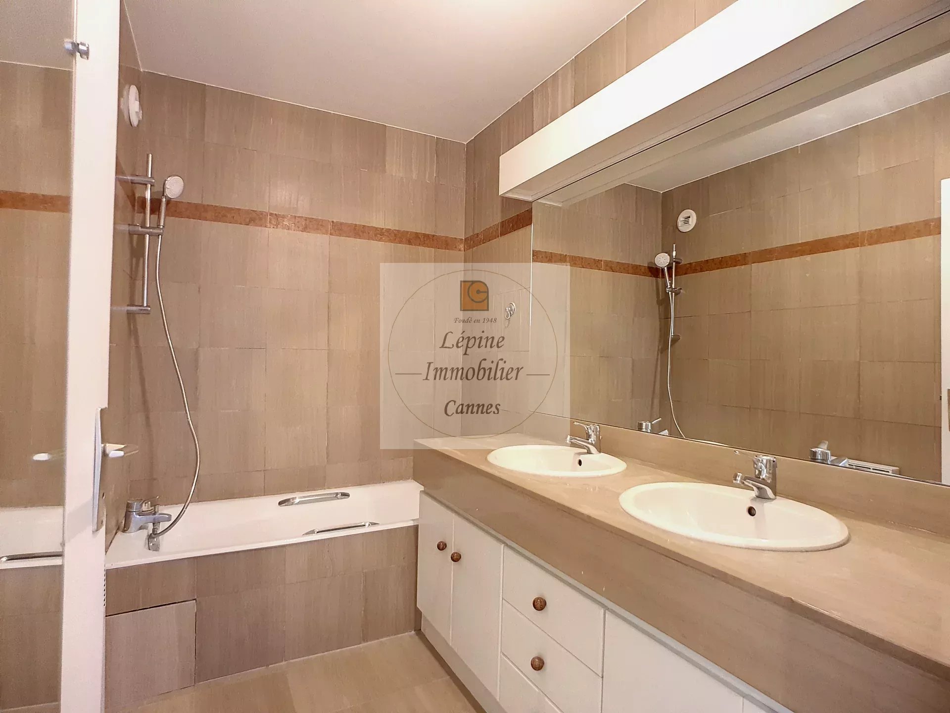 CANNES, BASSE CALIFORNIE, 2P DE 53M² PARKING, CAVE, PISCINE