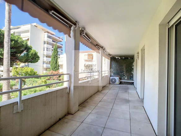 CANNES, BASSE CALIFORNIE, 2P DE 53M² PARKING, CAVE, PISCINE