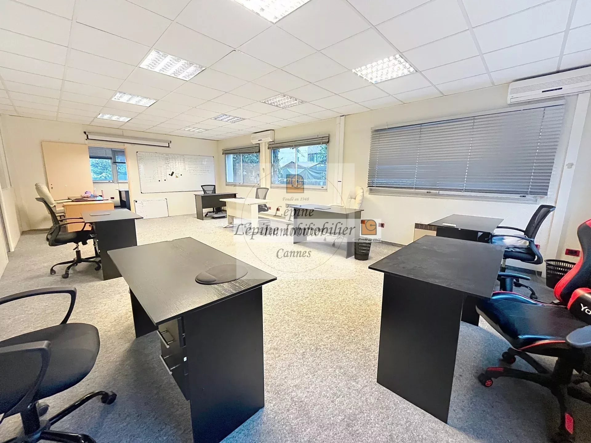 MOUGINS – CHEMIN DES CAMPELIÈRES – BUREAUX 180 M² – 4 PARKINGS