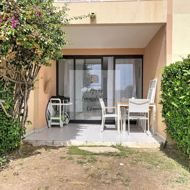 Cannes, Croix des Gardes, Villa Francia, 2/3P de 33.78m² en RDJ avec Parking sous sol.