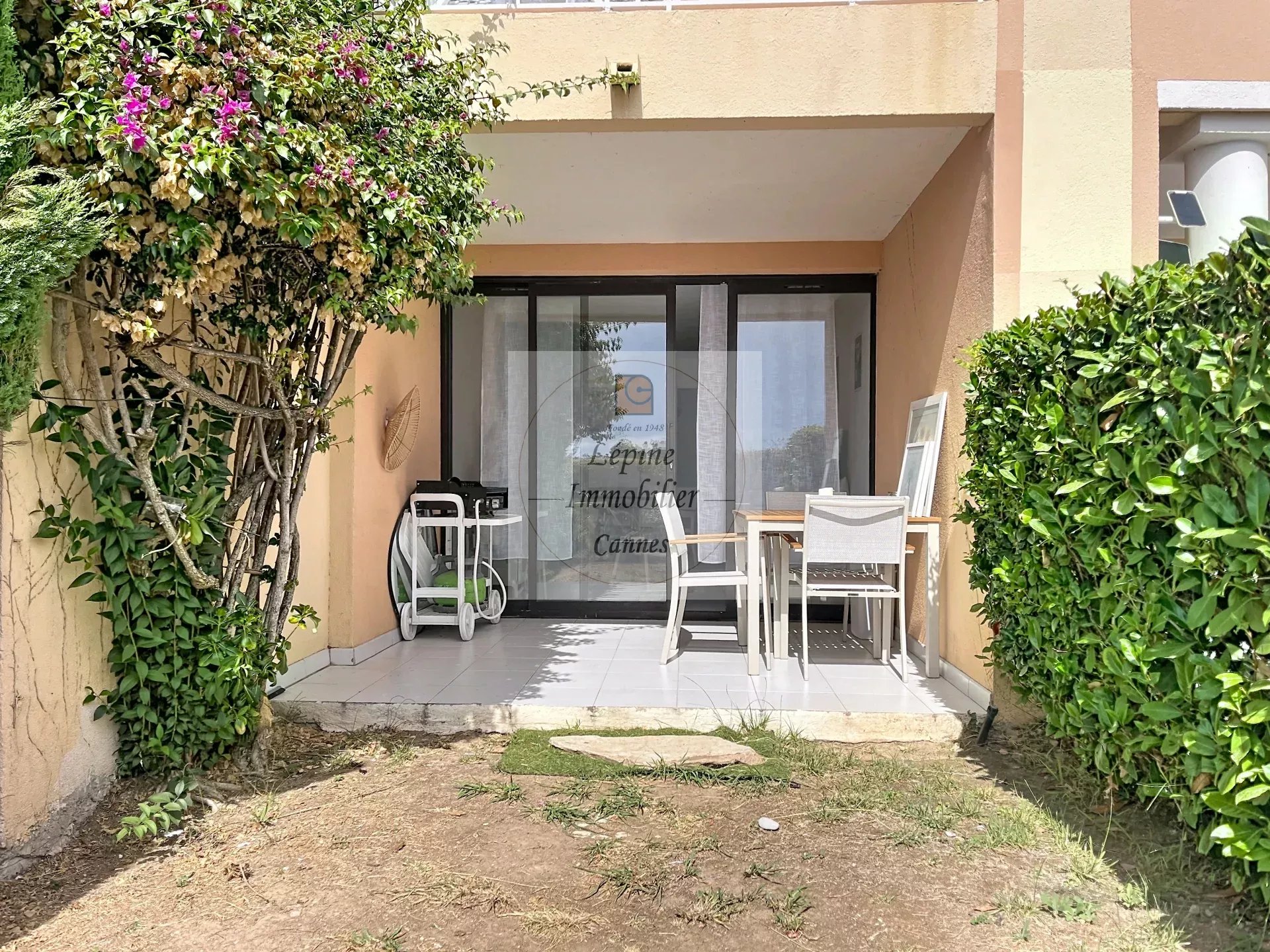 Cannes, Croix des Gardes, Villa Francia, 2/3P de 33.78m² en RDJ avec Parking sous sol.