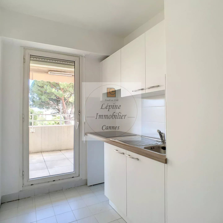 CANNES, BASSE CALIFORNIE, 2P DE 53M² PARKING, CAVE, PISCINE