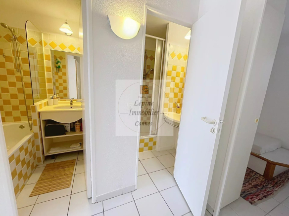 Cannes, Croix des Gardes, Villa Francia, 2/3P de 33.78m² en RDJ avec Parking sous sol.