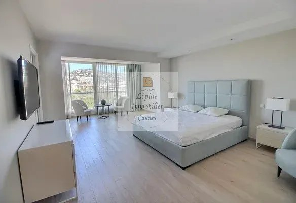 CANNES PALM BEACH – PENTHOUSE D’EXCEPTION 187 m² – TOIT-TERRASSE 150 m² – 3 BOX