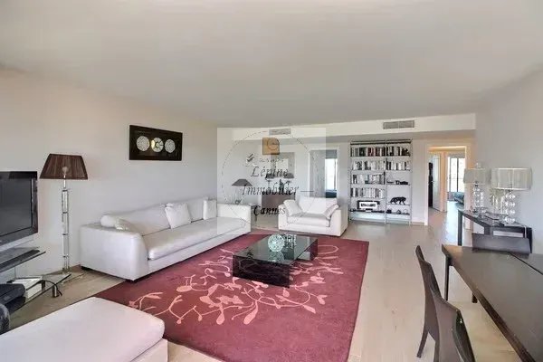 CANNES PALM BEACH – PENTHOUSE D’EXCEPTION 187 m² – TOIT-TERRASSE 150 m² – 3 BOX