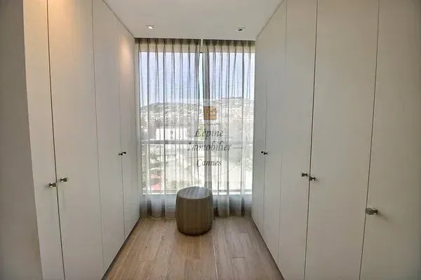 CANNES PALM BEACH – PENTHOUSE D’EXCEPTION 187 m² – TOIT-TERRASSE 150 m² – 3 BOX