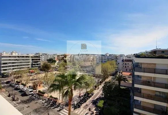 CANNES PALM BEACH – PENTHOUSE D’EXCEPTION 187 m² – TOIT-TERRASSE 150 m² – 3 BOX