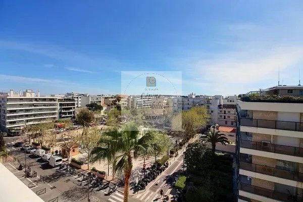CANNES PALM BEACH – PENTHOUSE D’EXCEPTION 187 m² – TOIT-TERRASSE 150 m² – 3 BOX