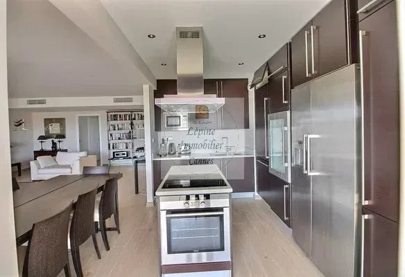 CANNES PALM BEACH – PENTHOUSE D’EXCEPTION 187 m² – TOIT-TERRASSE 150 m² – 3 BOX